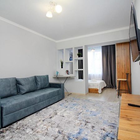 Cozy Studio In The Best Area! 5 Алмати Екстер'єр фото